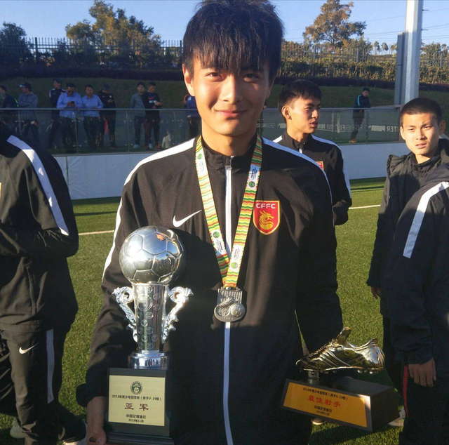 金州勇士训练开放日；赛前止住颓势引欢呼；中超在即；身体对抗强度拉满