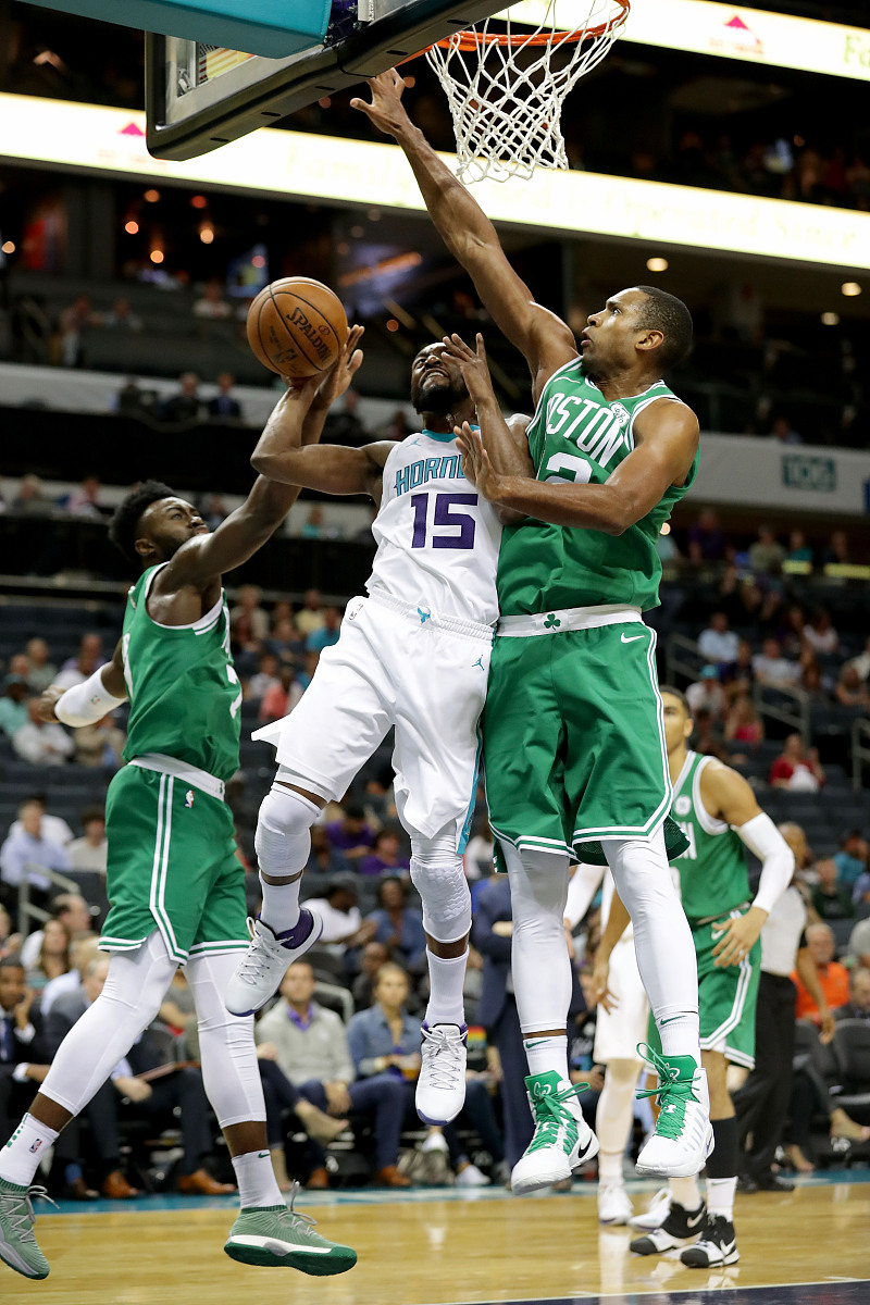 3377官网-赛地聚焦——NBA总决赛关键时刻热度飙升，克里夫兰骑士复出首秀，压力陡增，临场指挥获称赞